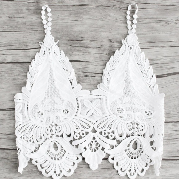 LAST ONE! Lace V Neckline Crop Cami Top - Picture 4 of 7